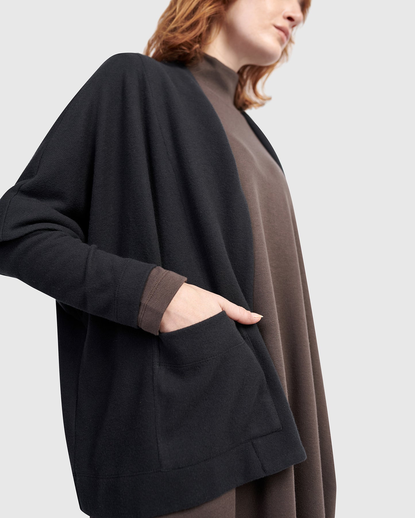 ז'קט אורבן על חולצה שחור