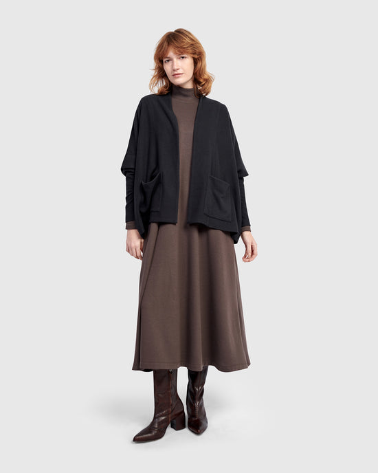 ז'קט אורבן על חולצה שחור