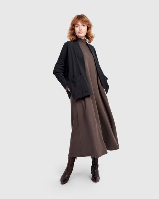 ז'קט אורבן על חולצה שחור