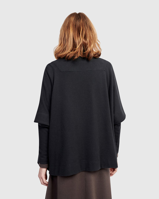 ז'קט אורבן על חולצה שחור