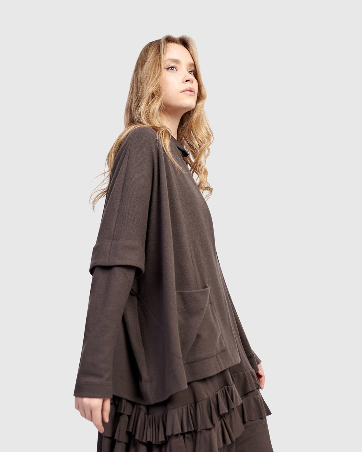 ז'קט אורבן על חולצה מוקה