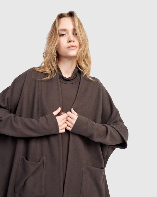 ז'קט אורבן על חולצה מוקה