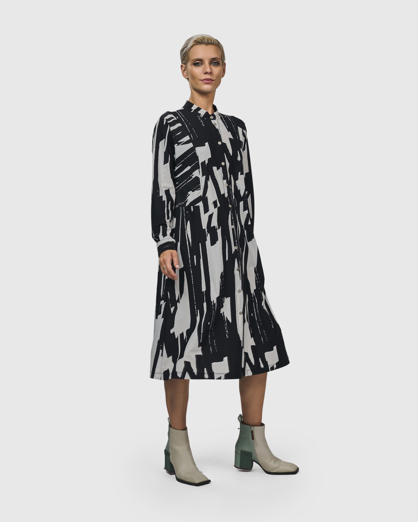 שמלה הפי שחור לבן