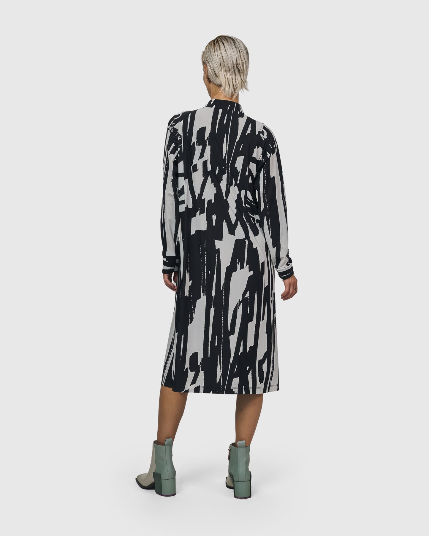 שמלה הפי שחור לבן