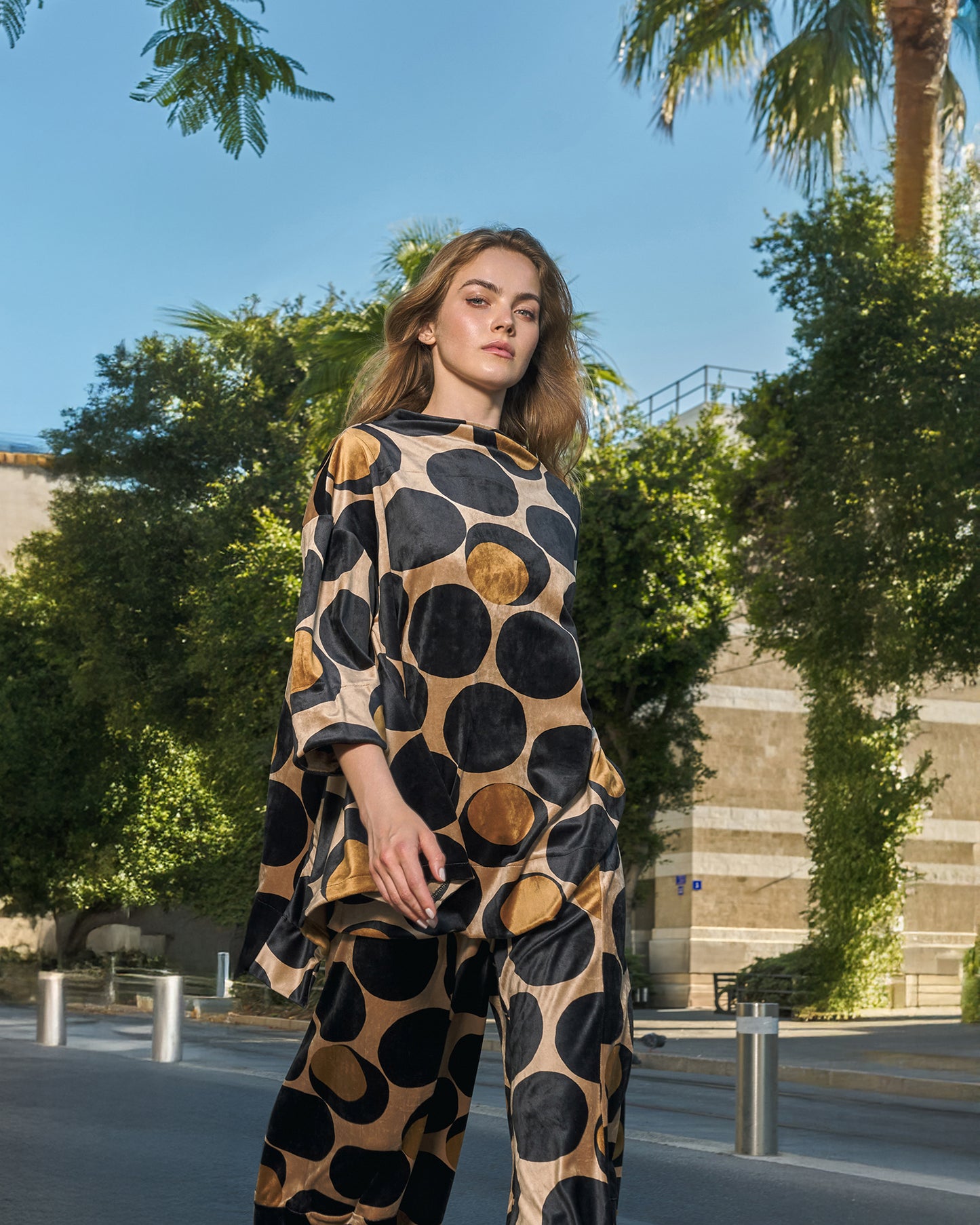 טוניקה פורצת קטיפה עיגולים