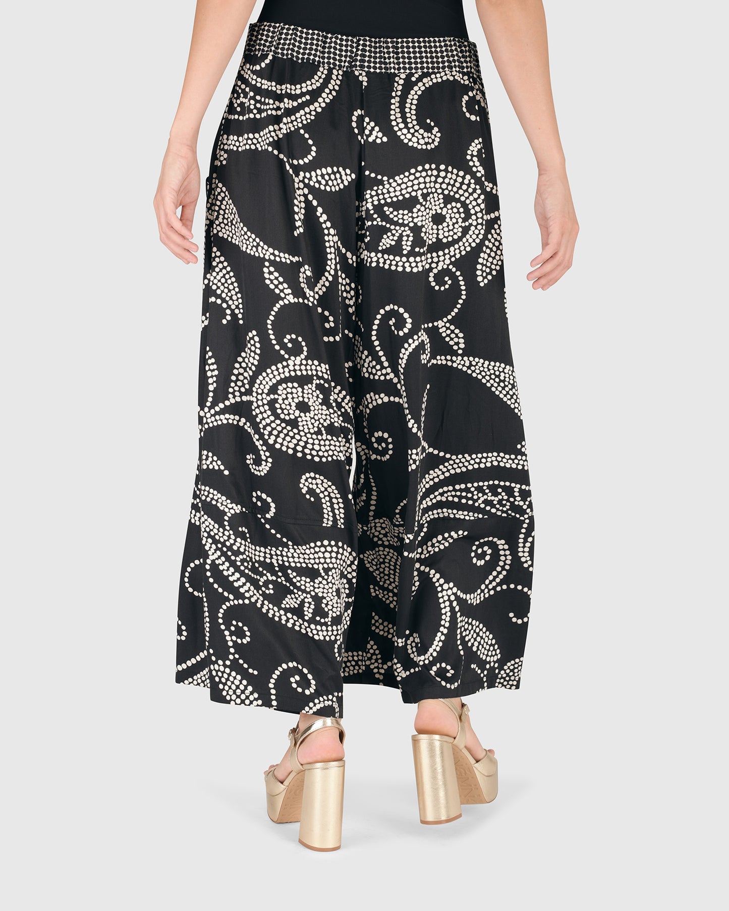 מכנסי חצאית נקודות