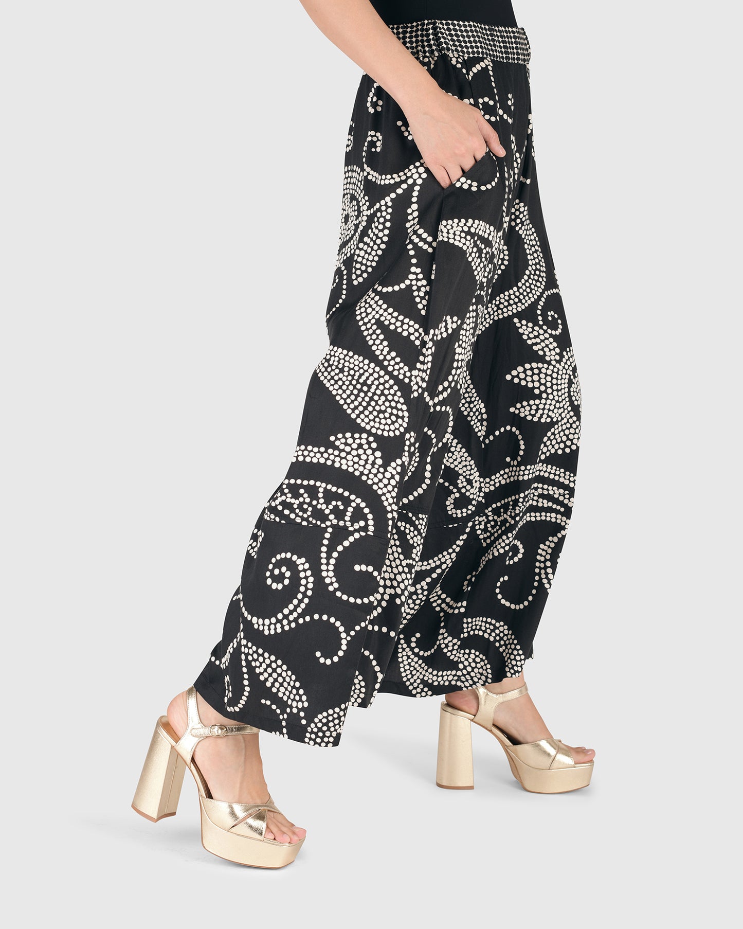 מכנסי חצאית נקודות