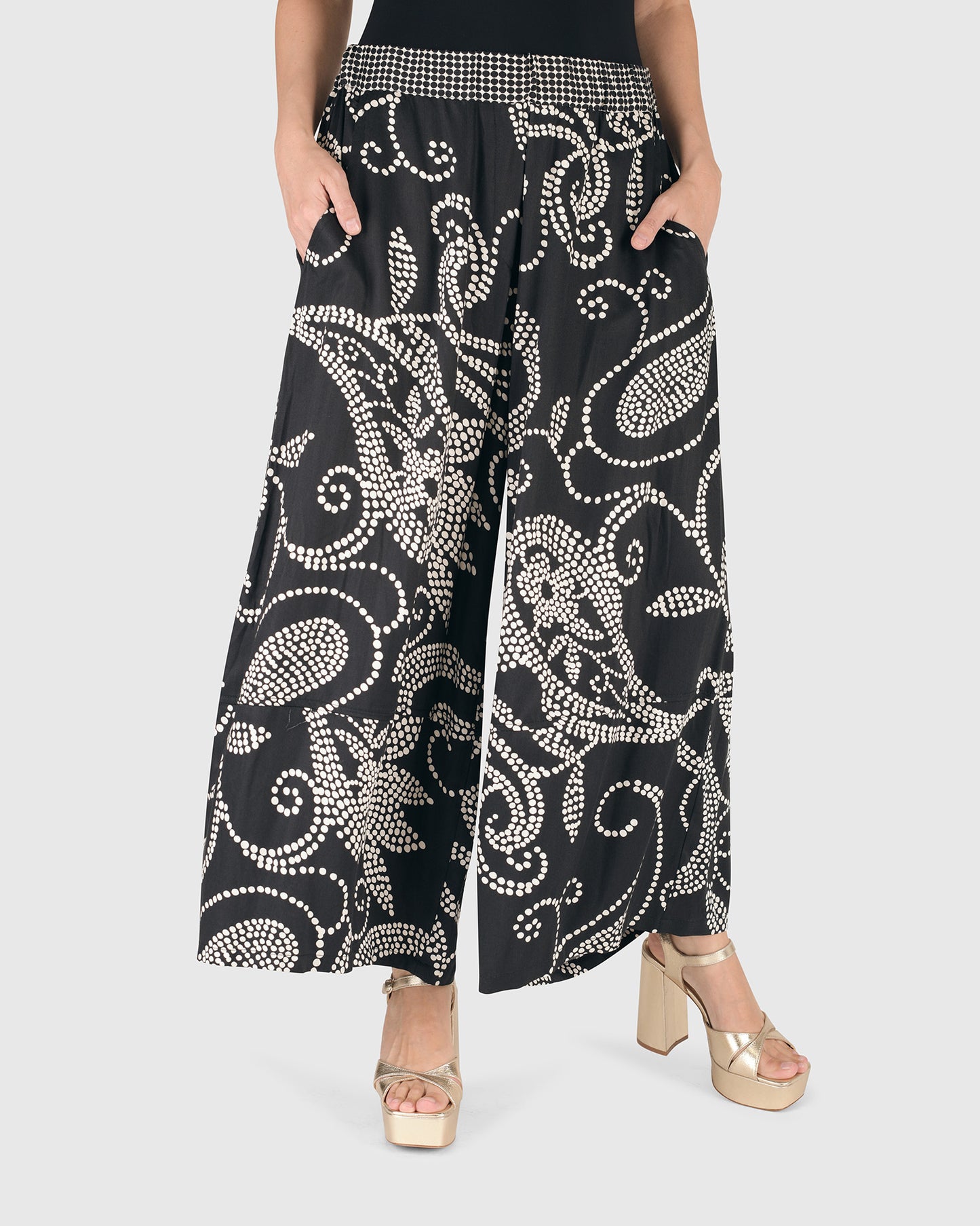 מכנסי חצאית נקודות