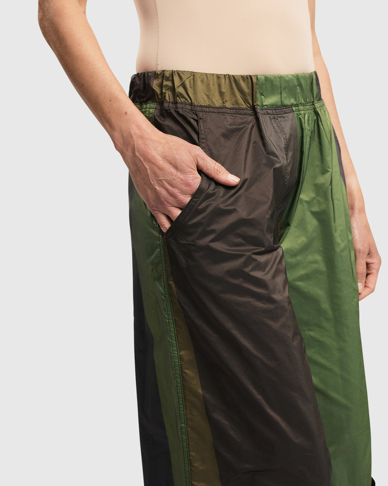 
            
                להעלות תמונה לגלריית צפיה, מכנסי טאפט ירוק
            
        