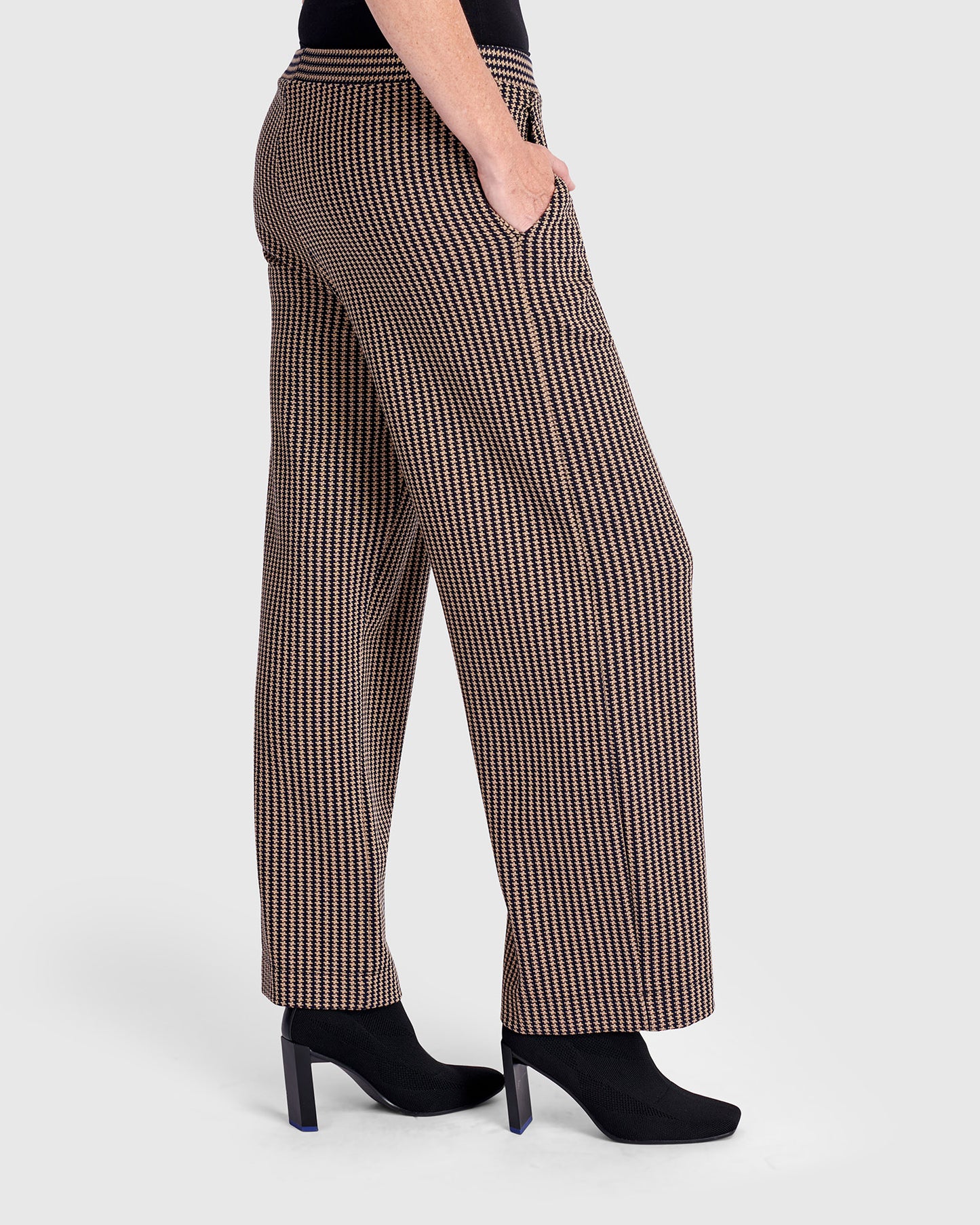 מכנסי בסטי שוקולד