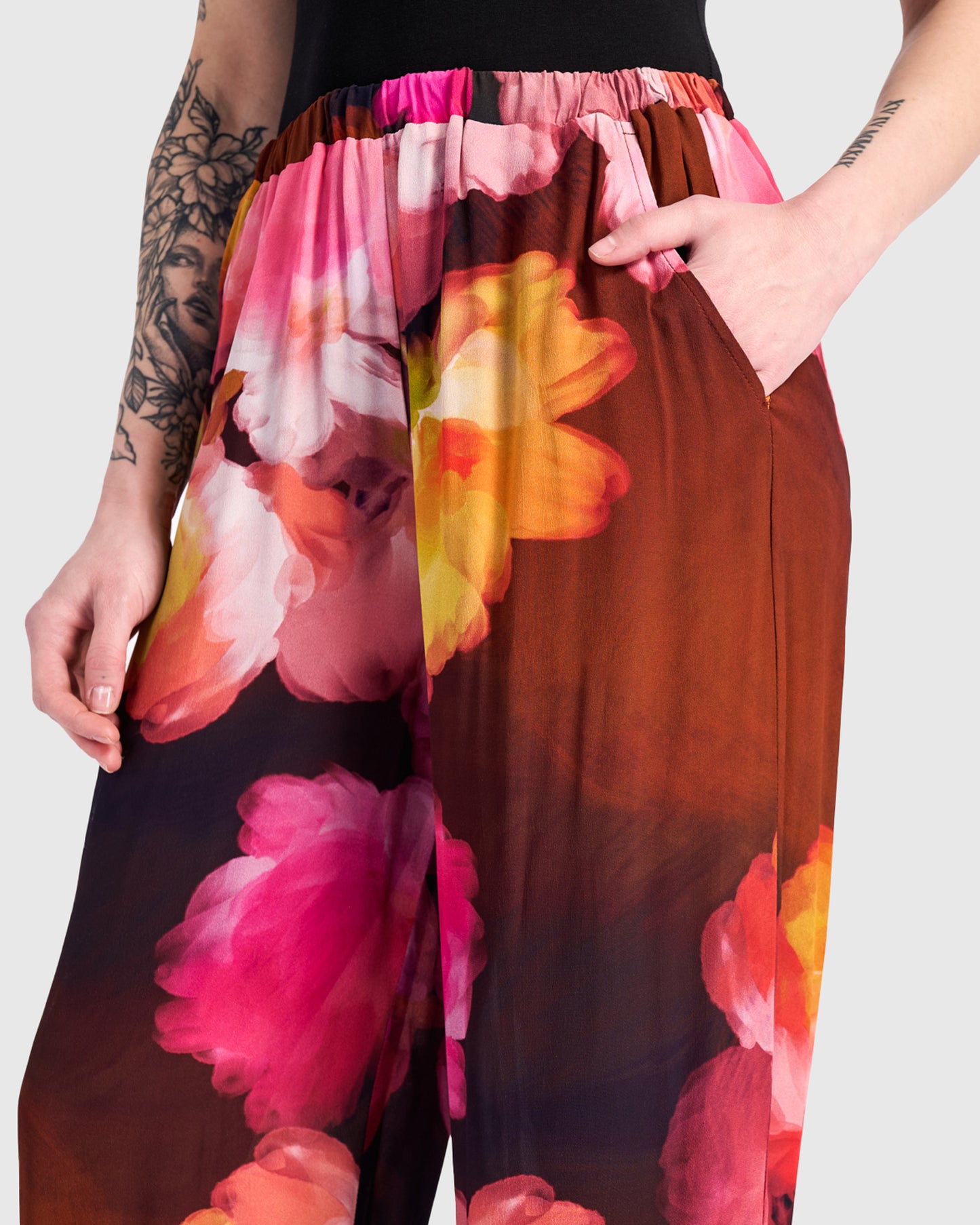 מכנסי בסטי פרחים ורוד