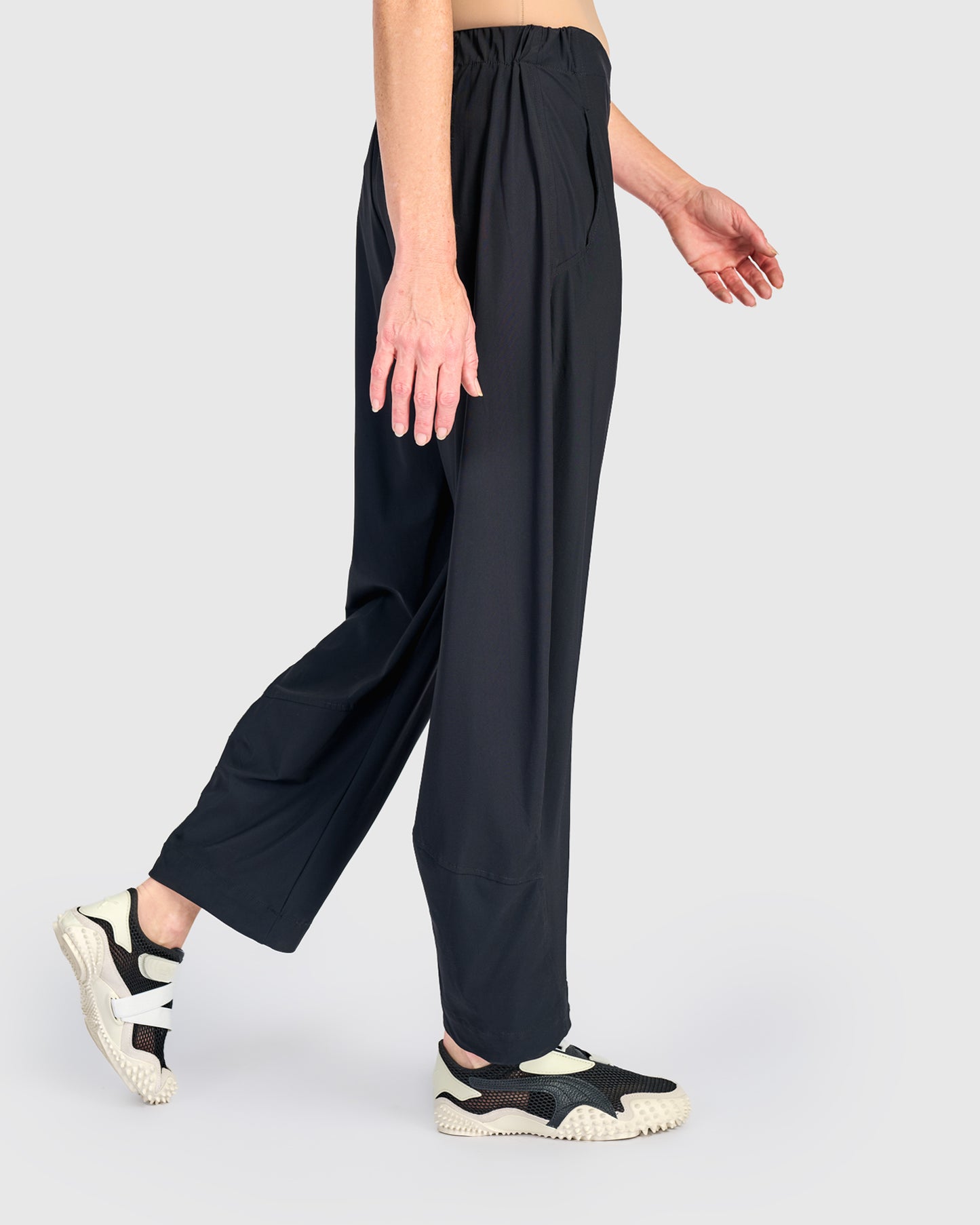 מכנסי טכנו זהב שחור