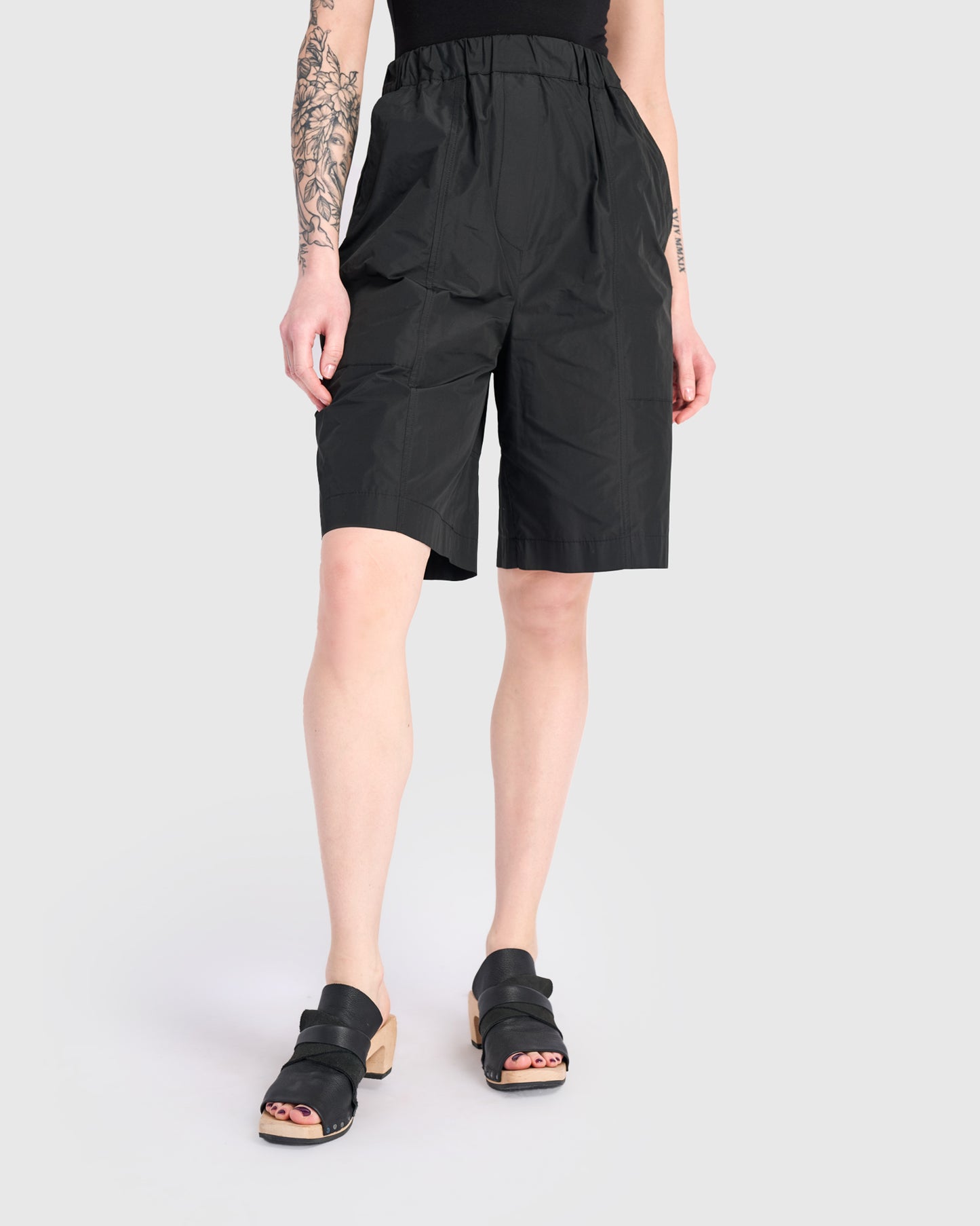 מכנסי אורבן ברמודה טאפט שחור