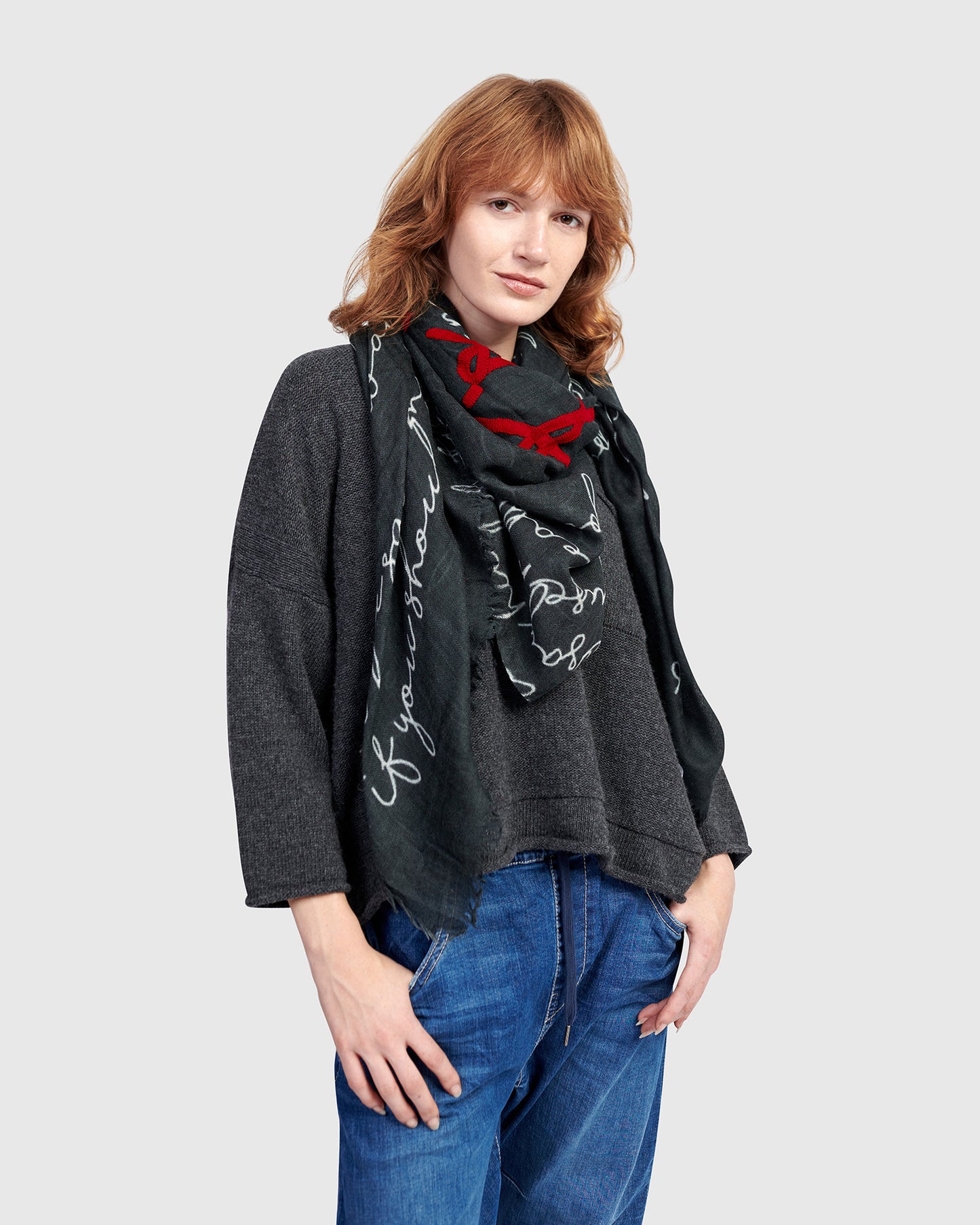 צעיף אפור רקום מודפסים