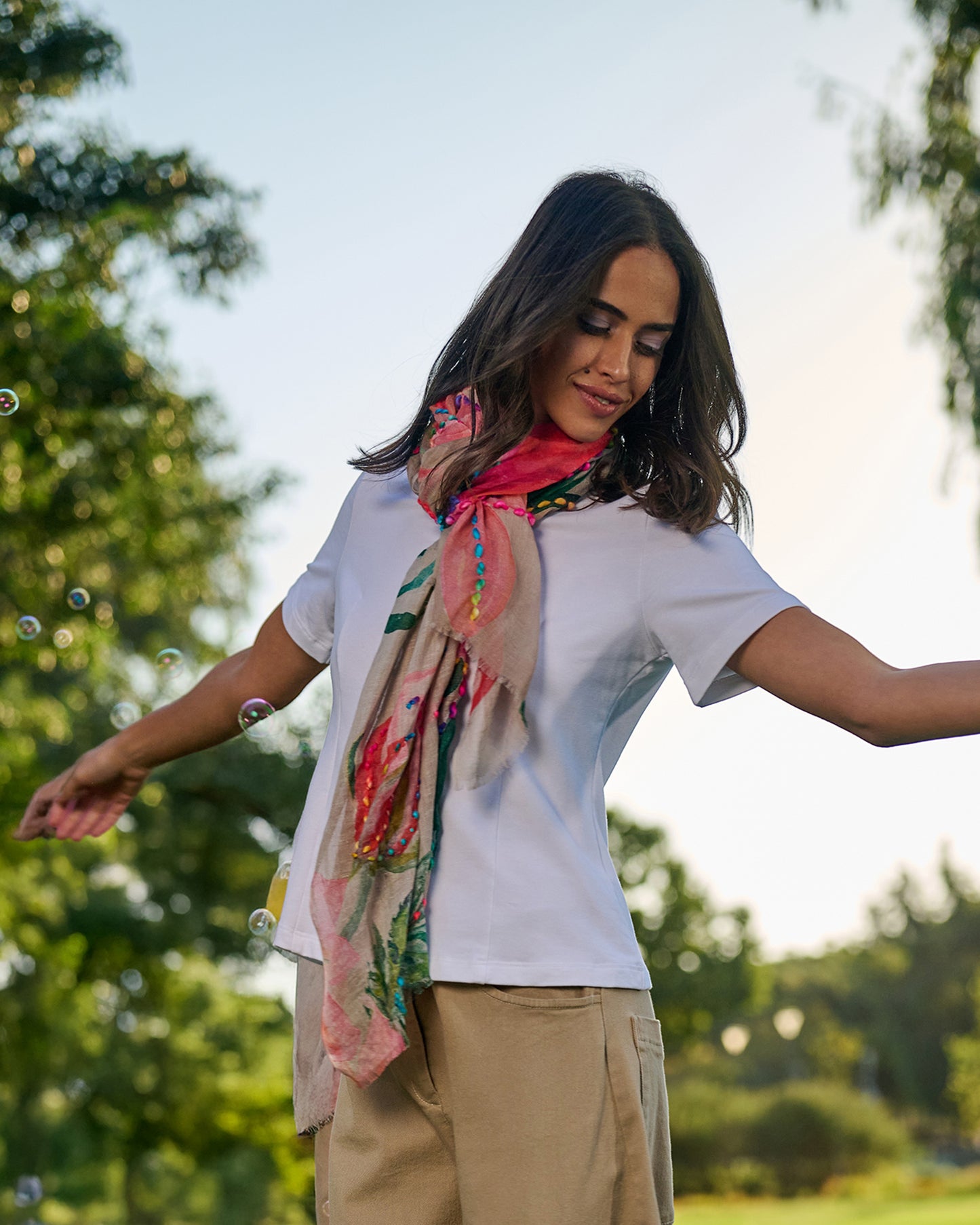 צעיף רקום ורוד