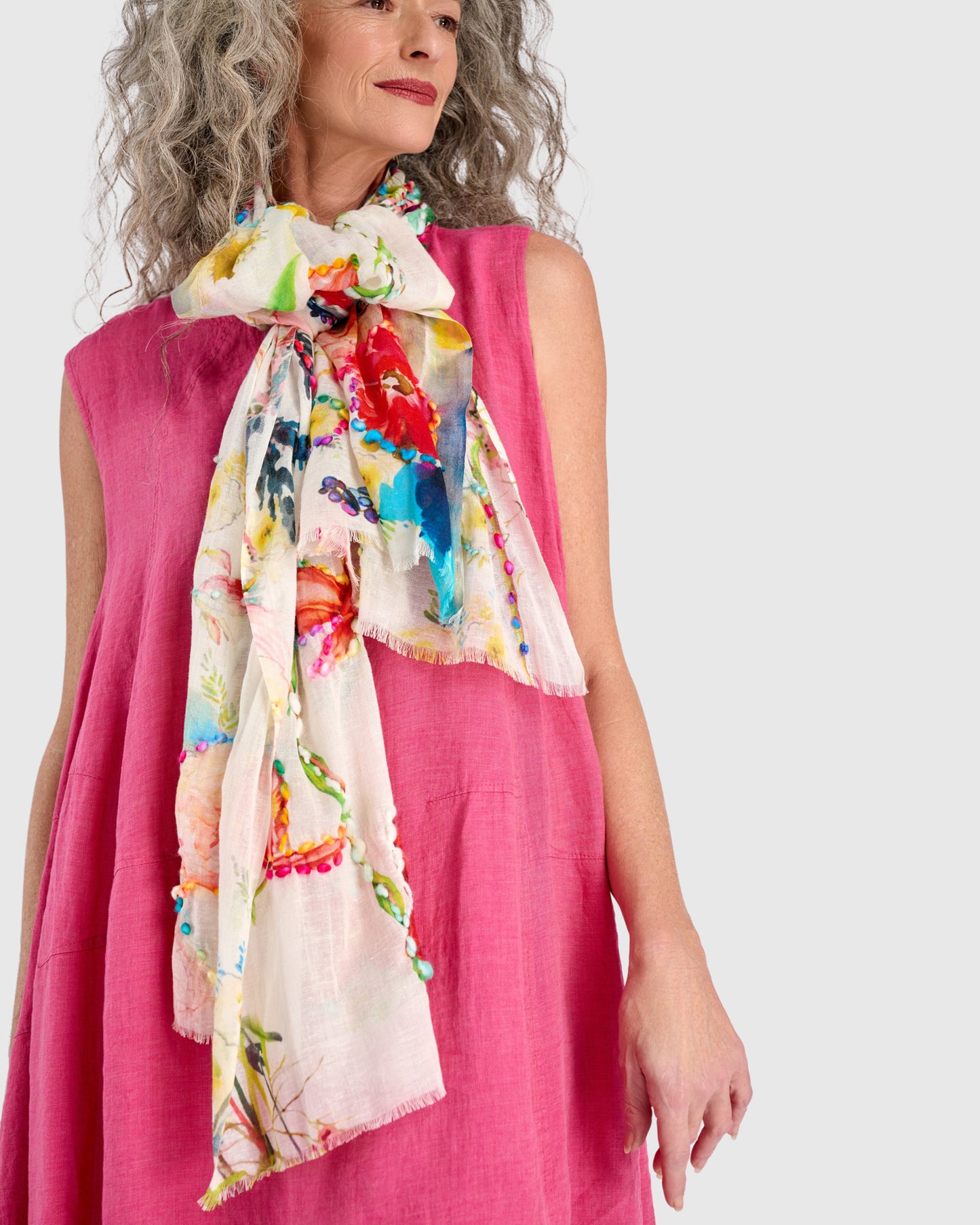 צעיף רקום בהיר פרחוני