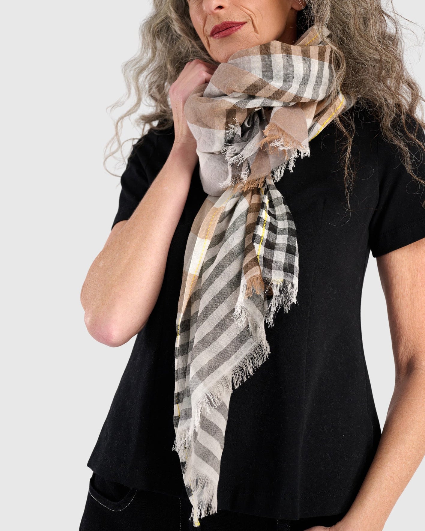 צעיף משבצות בז'