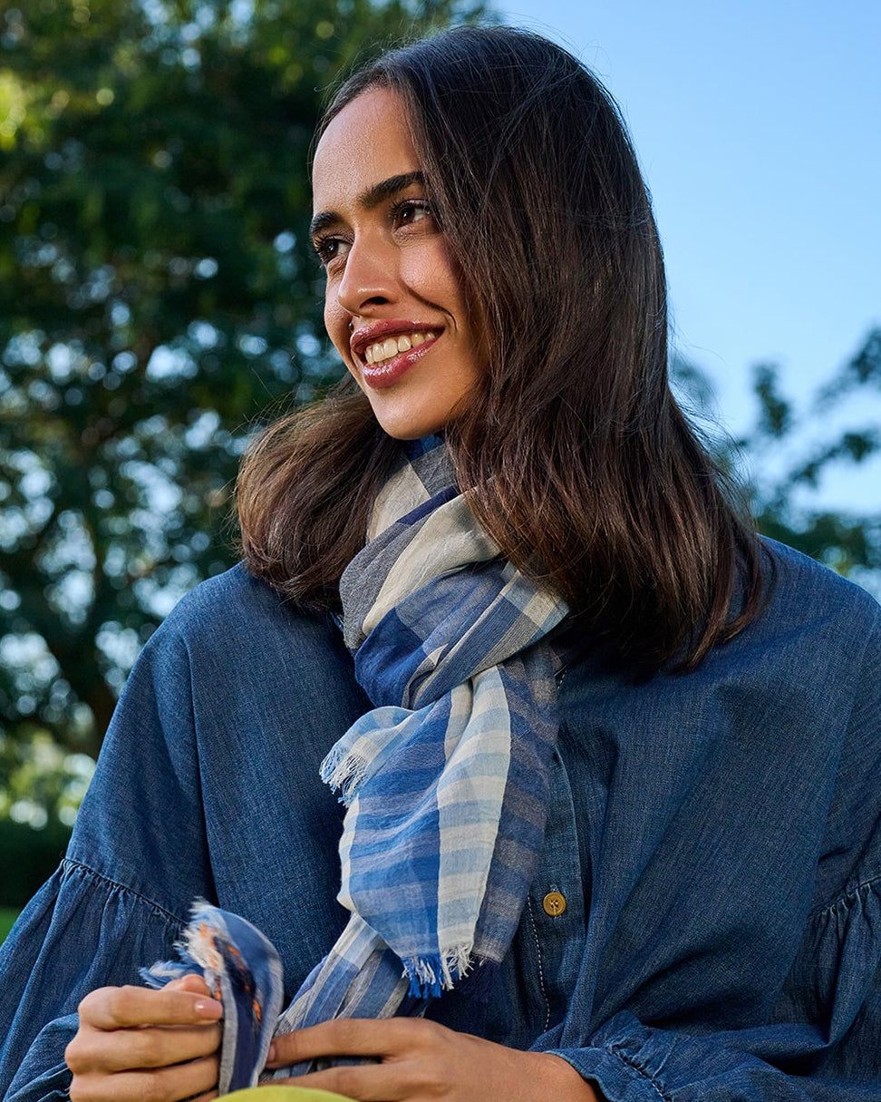 צעיף משבצות נייבי