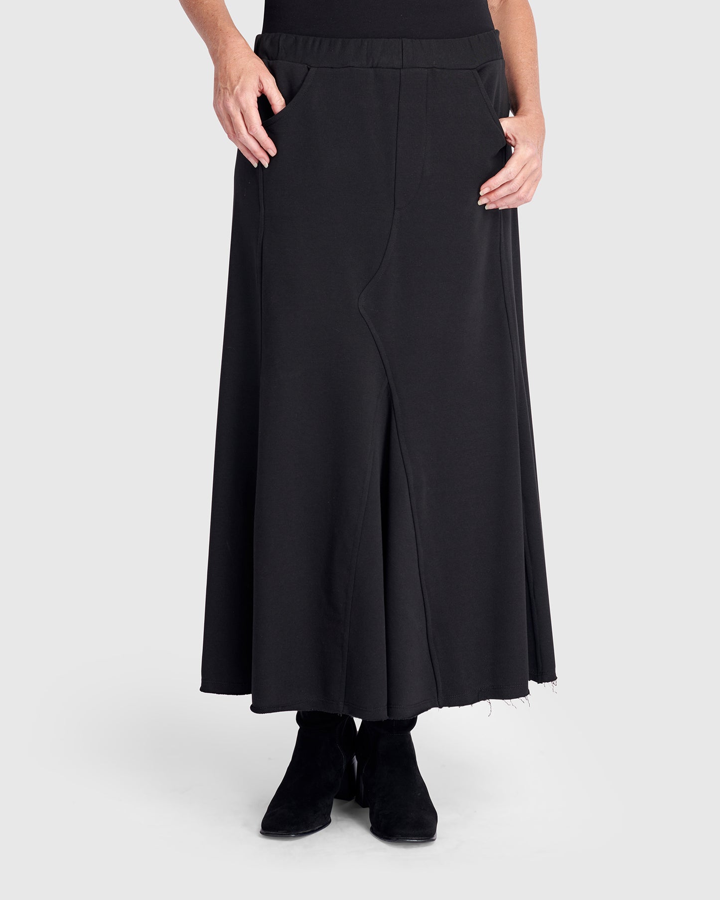 חצאית דג שחורה