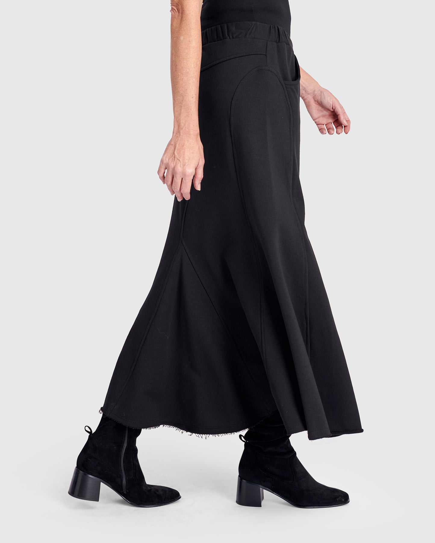 חצאית דג שחורה