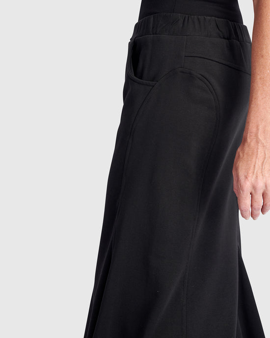 חצאית דג שחורה