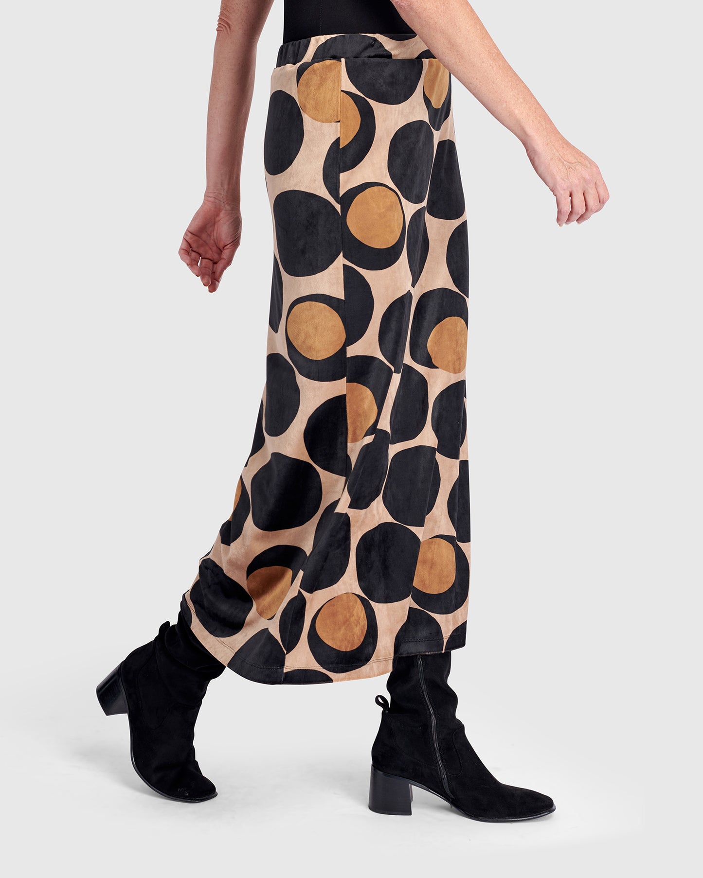 חצאית קטיפה עיגולים