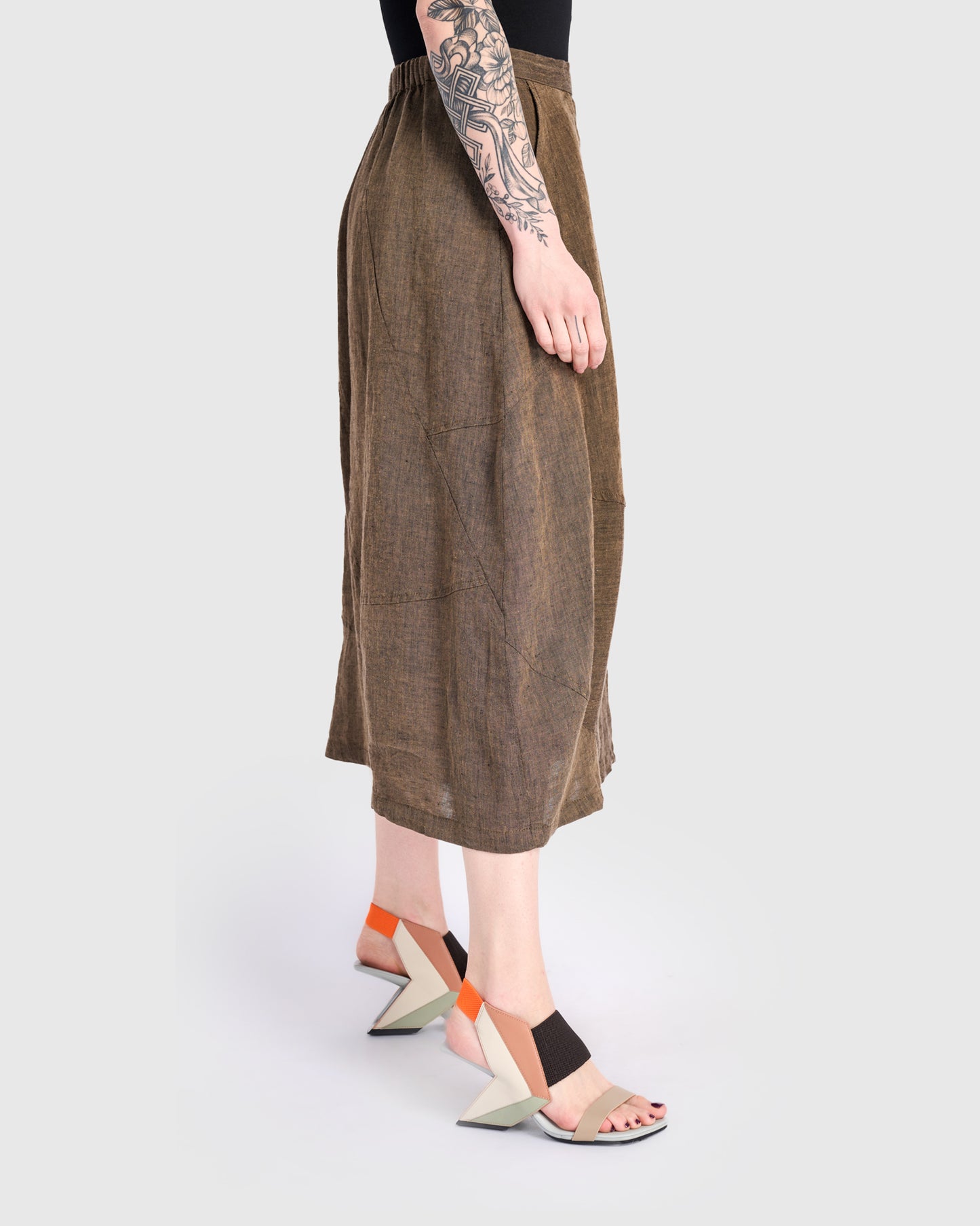 חצאית פשתן חומה