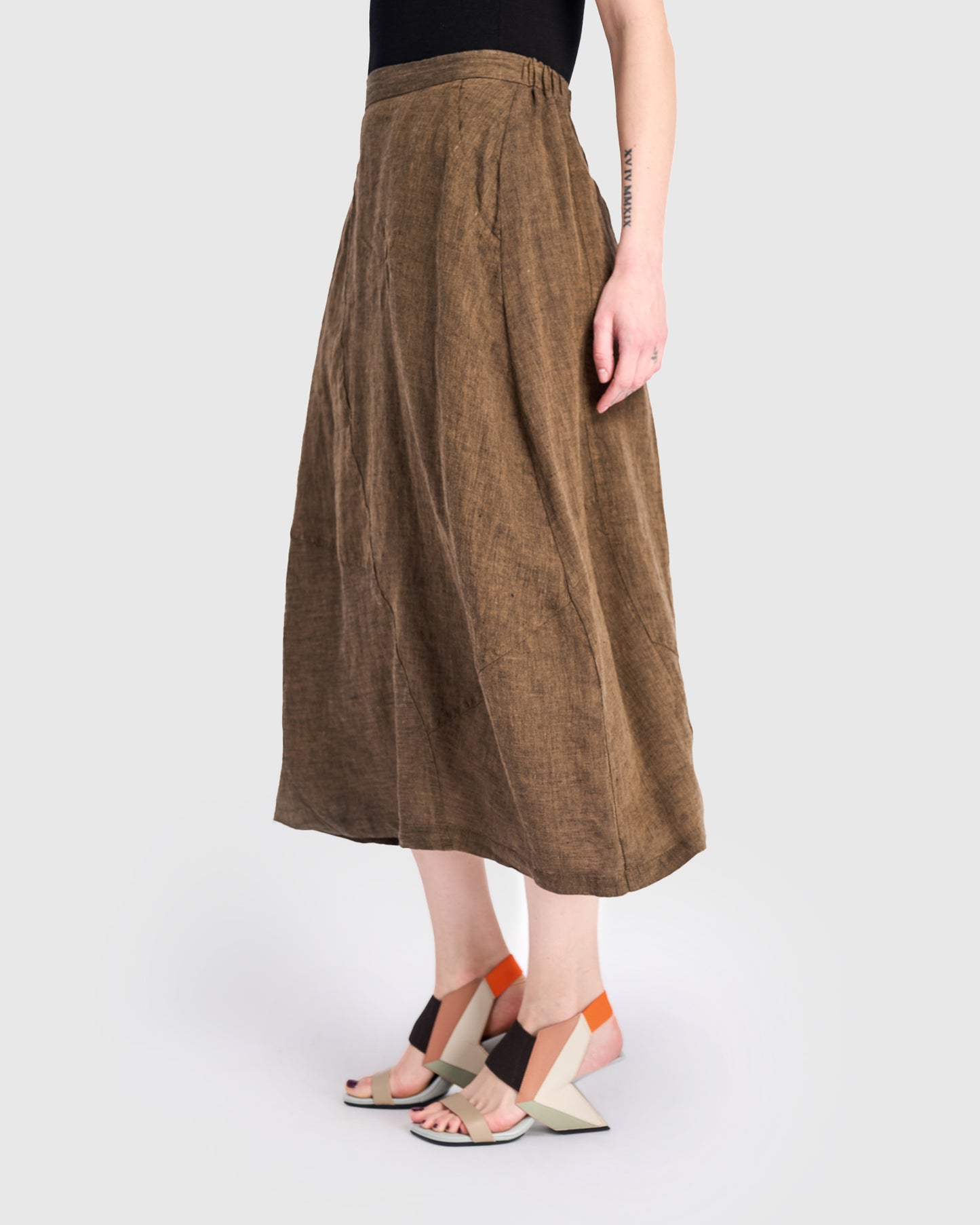 חצאית פשתן חומה