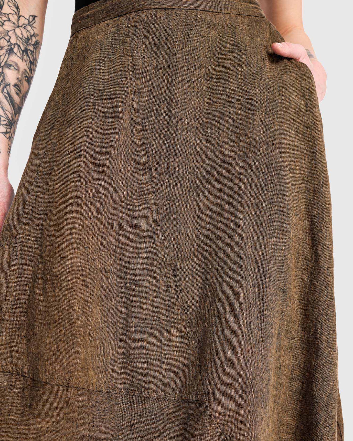 חצאית פשתן חומה