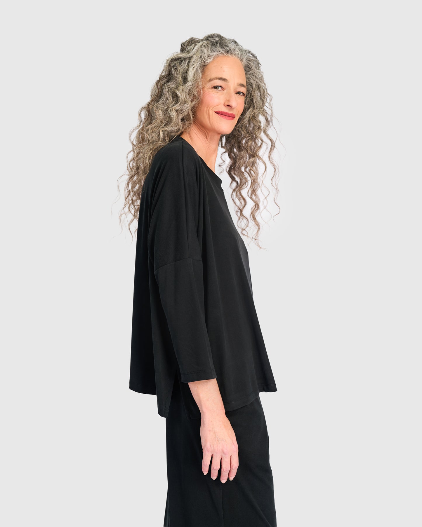 טישירט בסטי שחורה