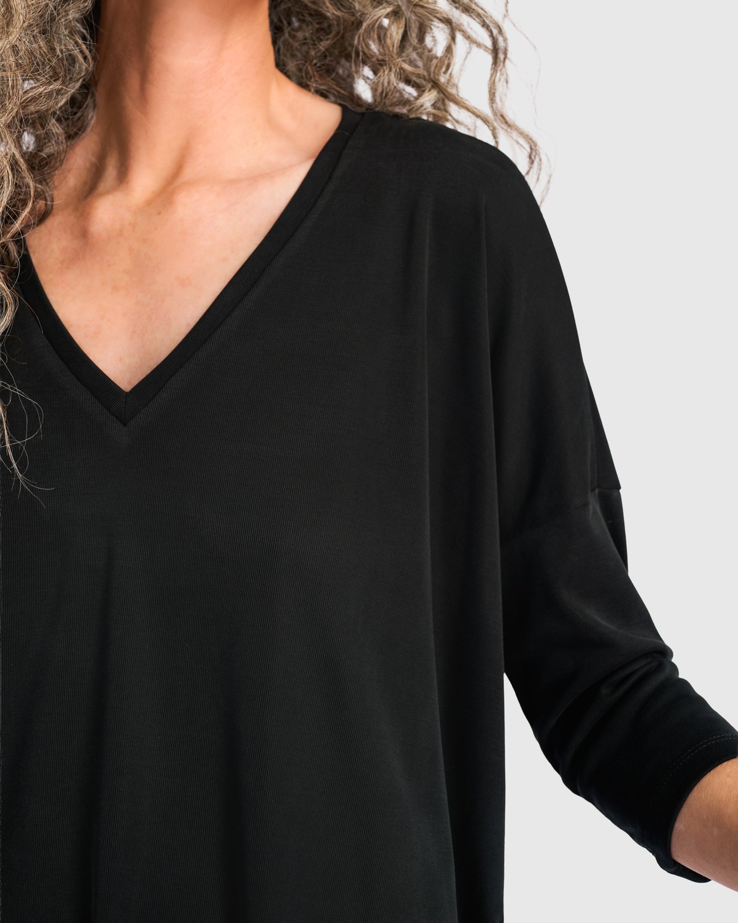 טישירט קריאייטיב שחורה