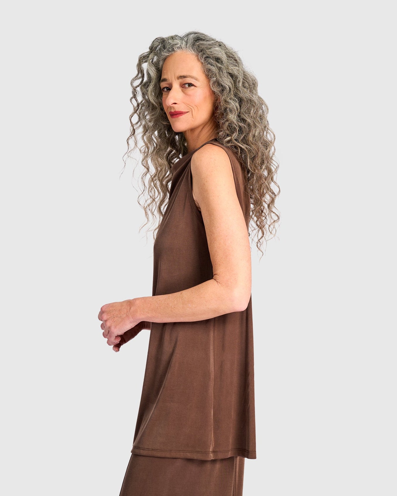 גופייה גולף חומה