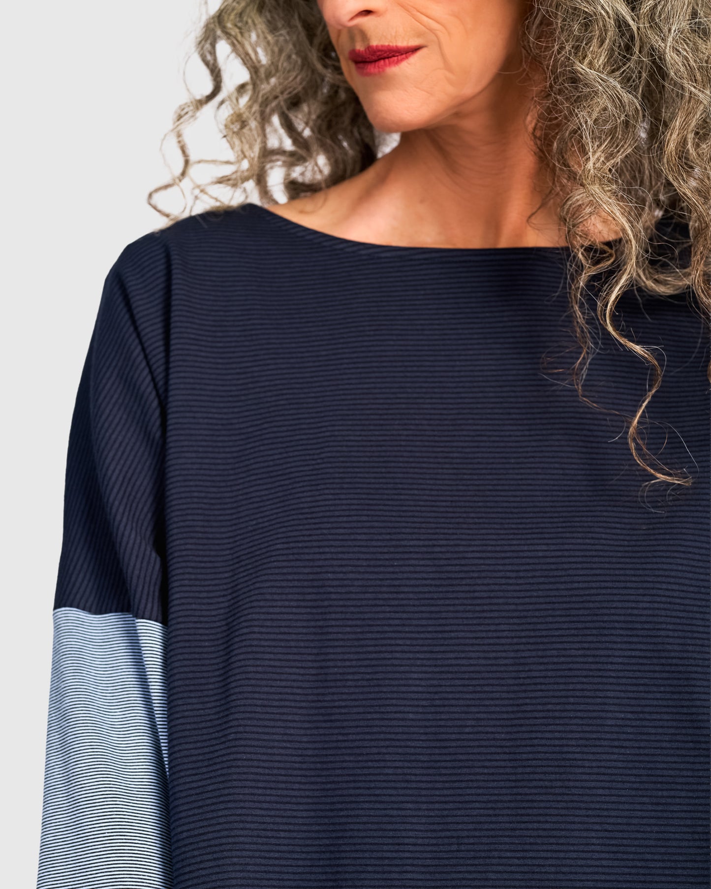 טישירט בסטי נייבי מיקס