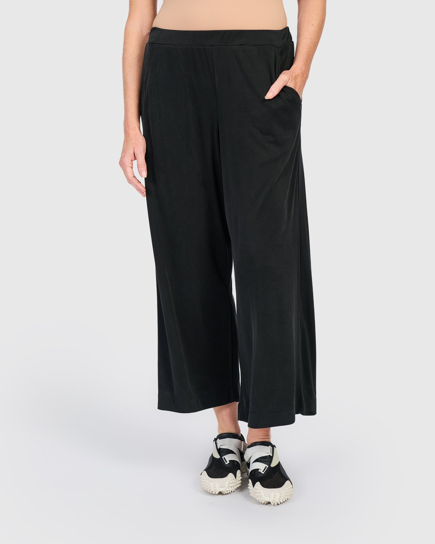 מכנסי בסטי שחור