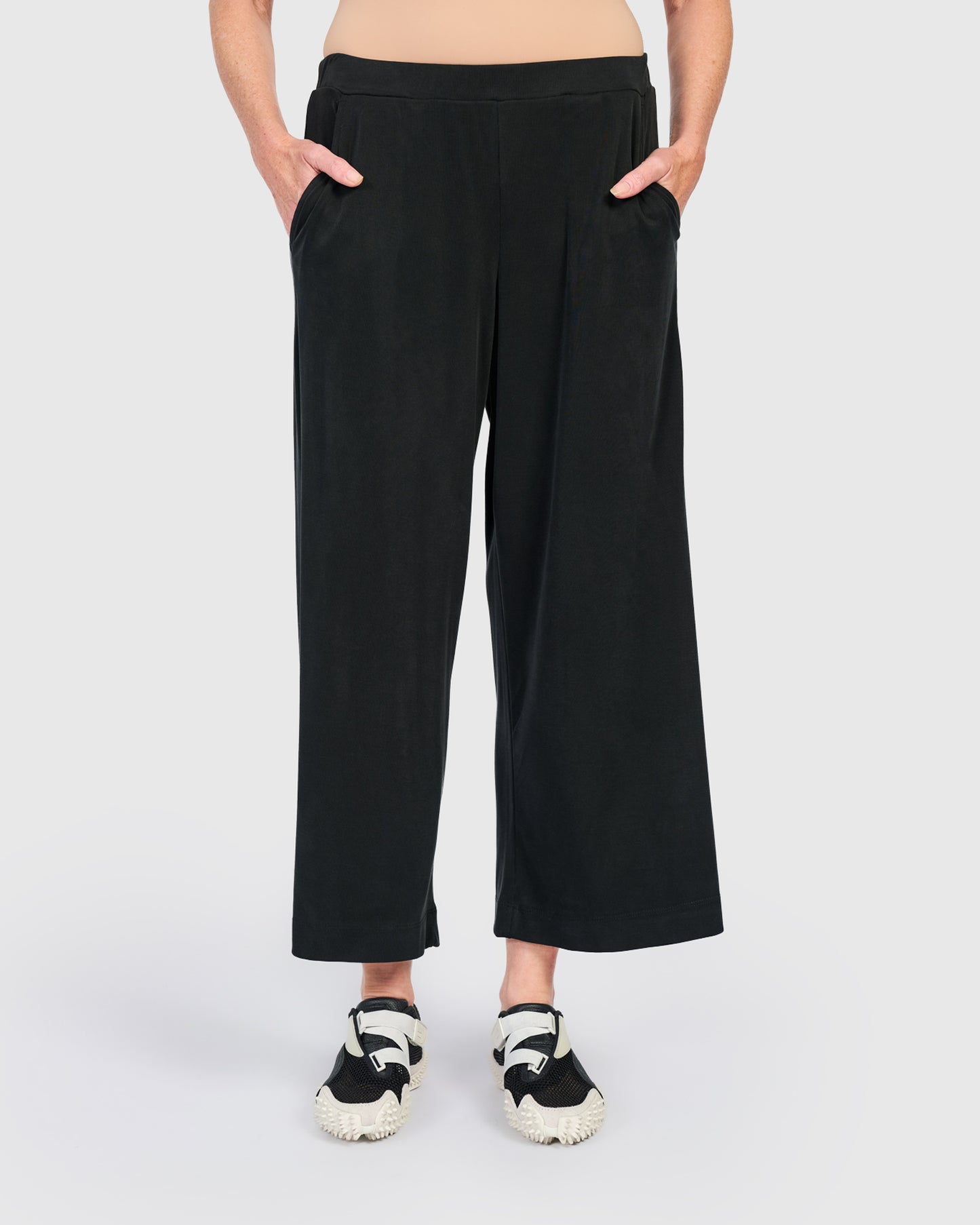 מכנסי בסטי שחור