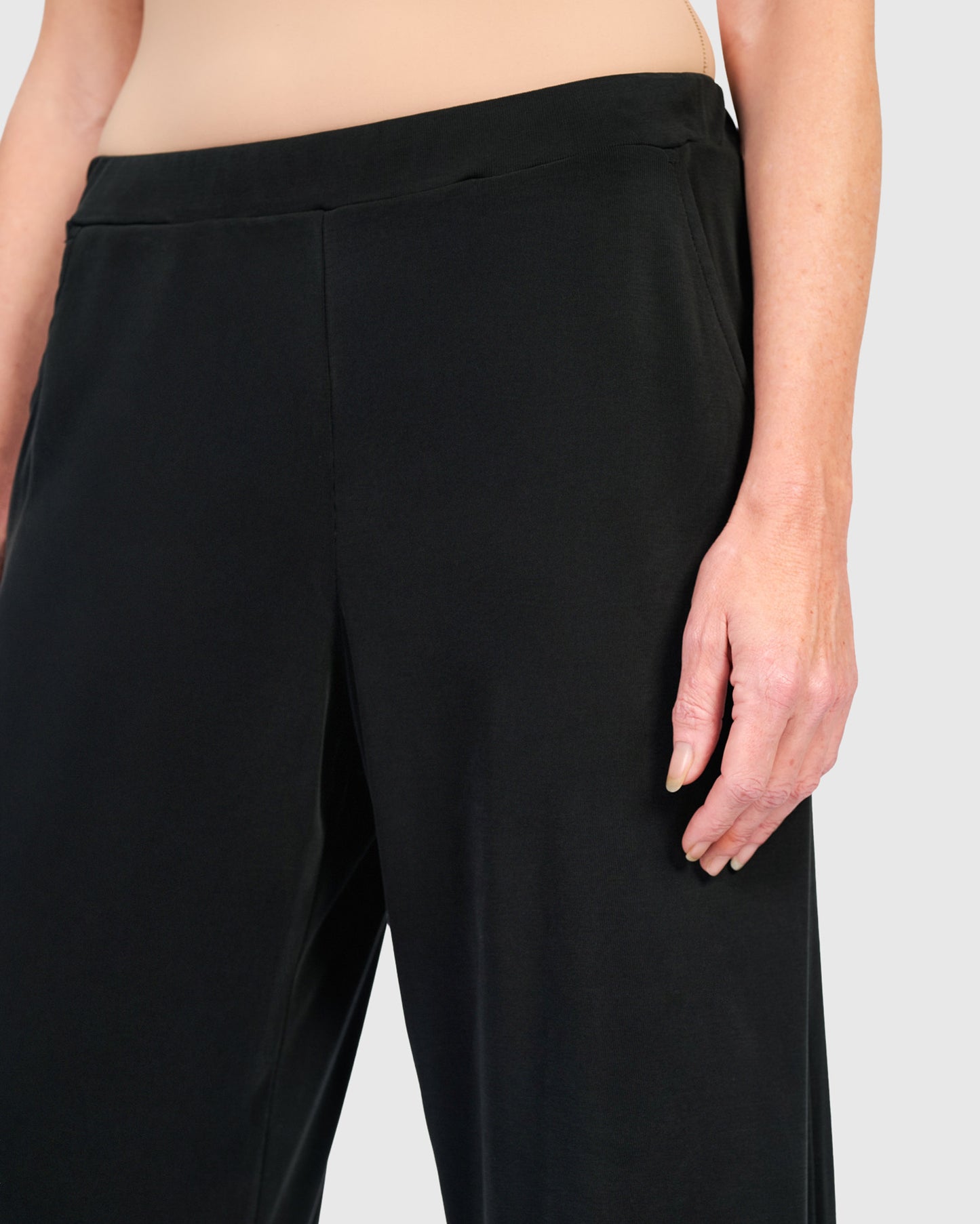 מכנסי בסטי שחור