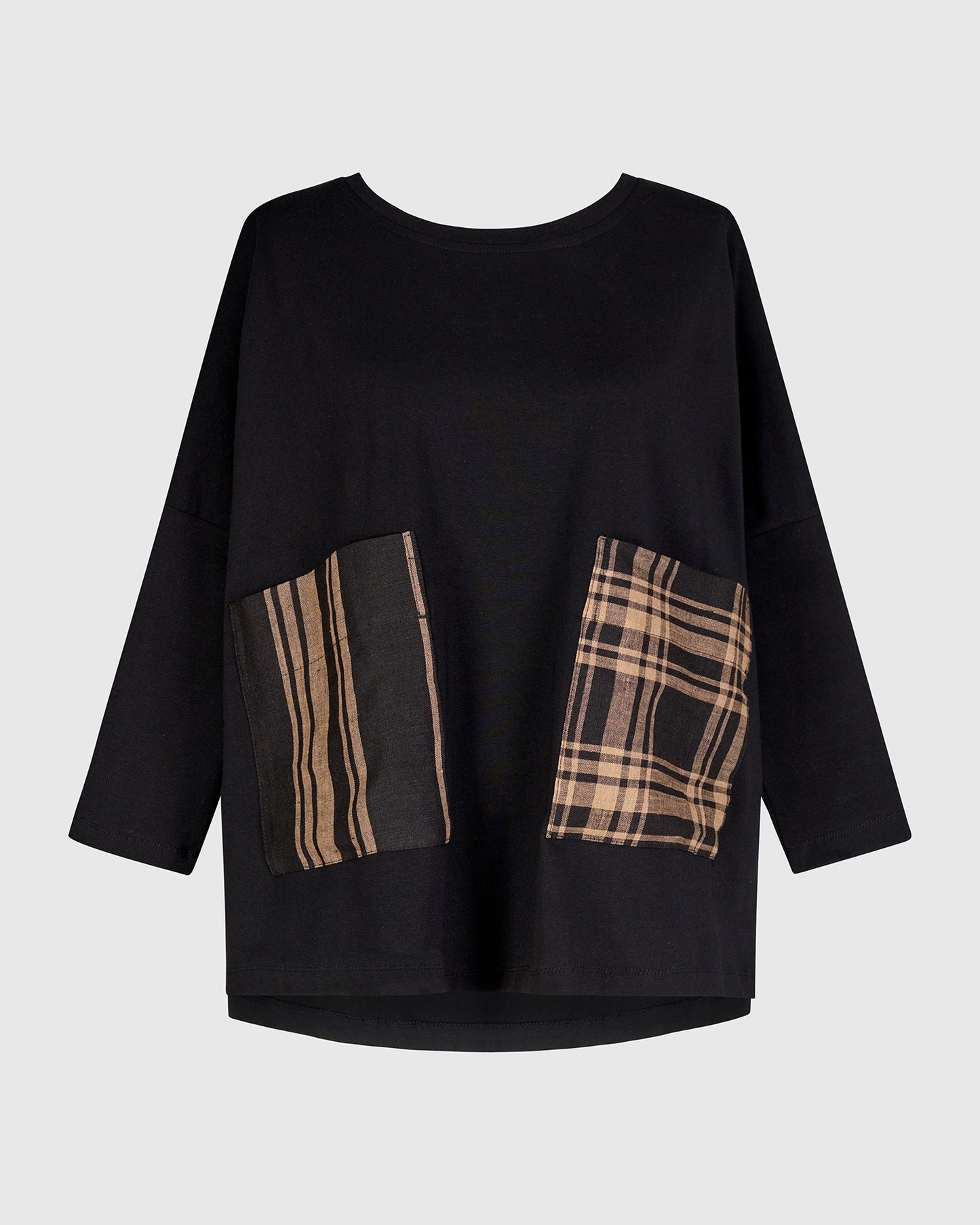 טישירט כיסי פשתן שחורה