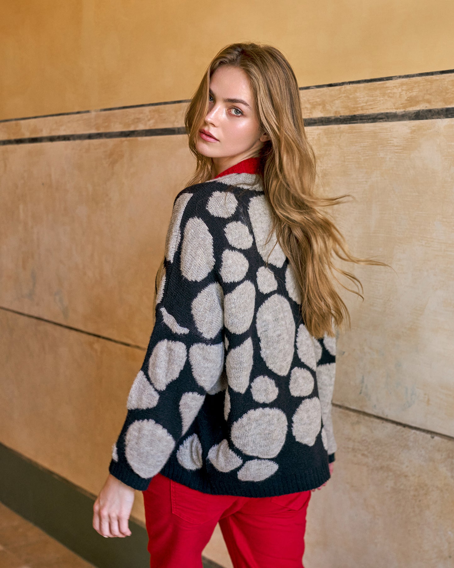 סוודר האבנים המתגלגלות