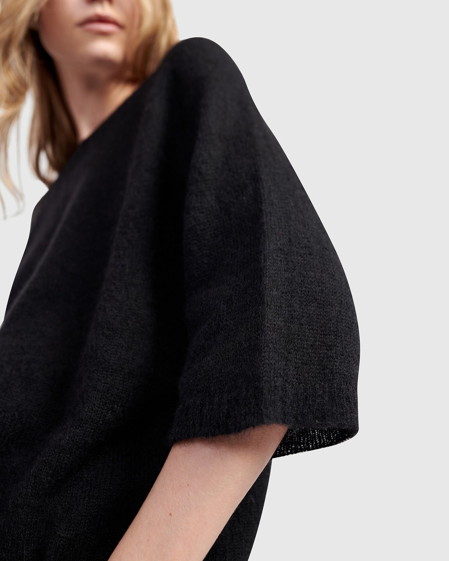 סריג אלפקה שחור