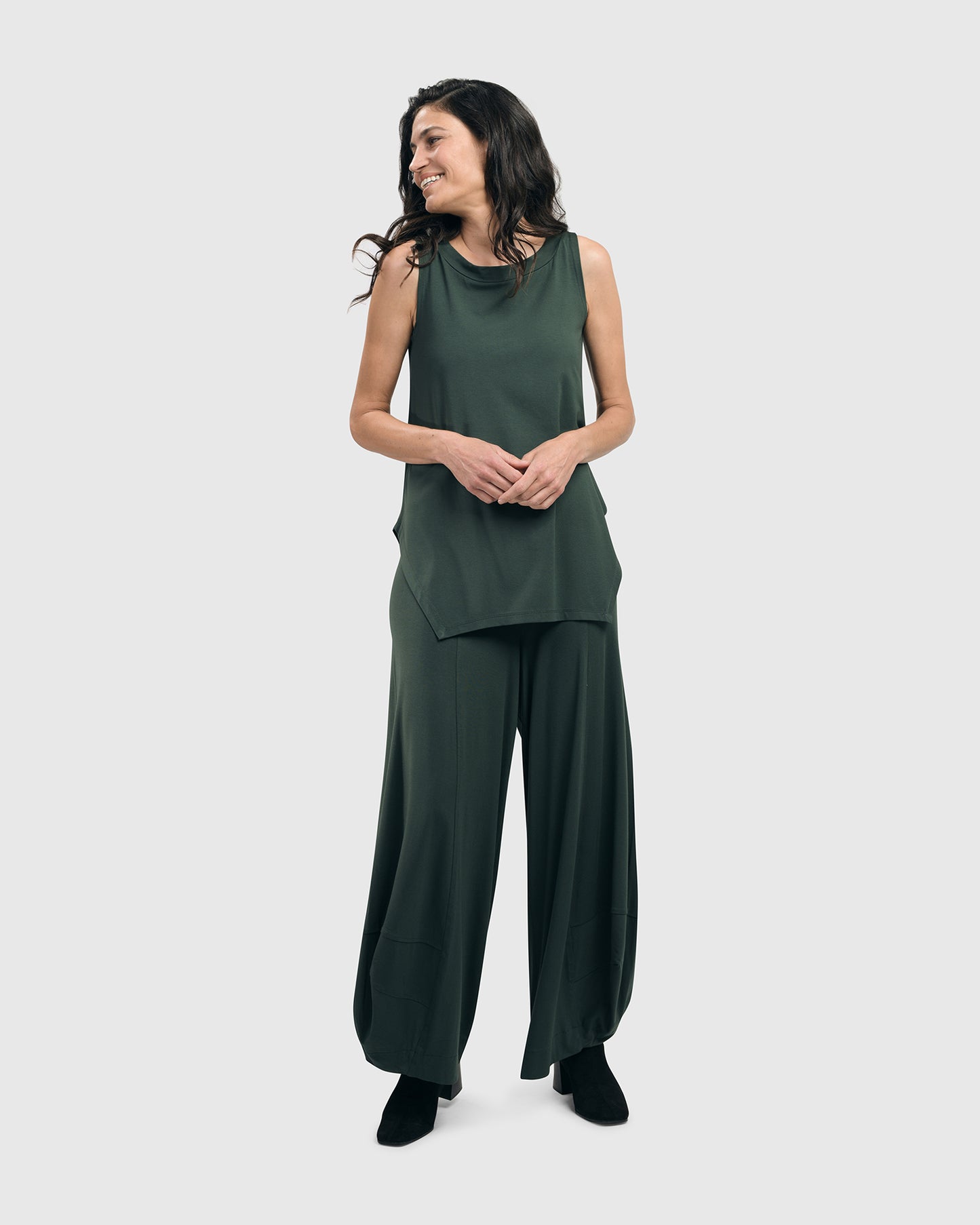 גופייה בסיסית ירוקה