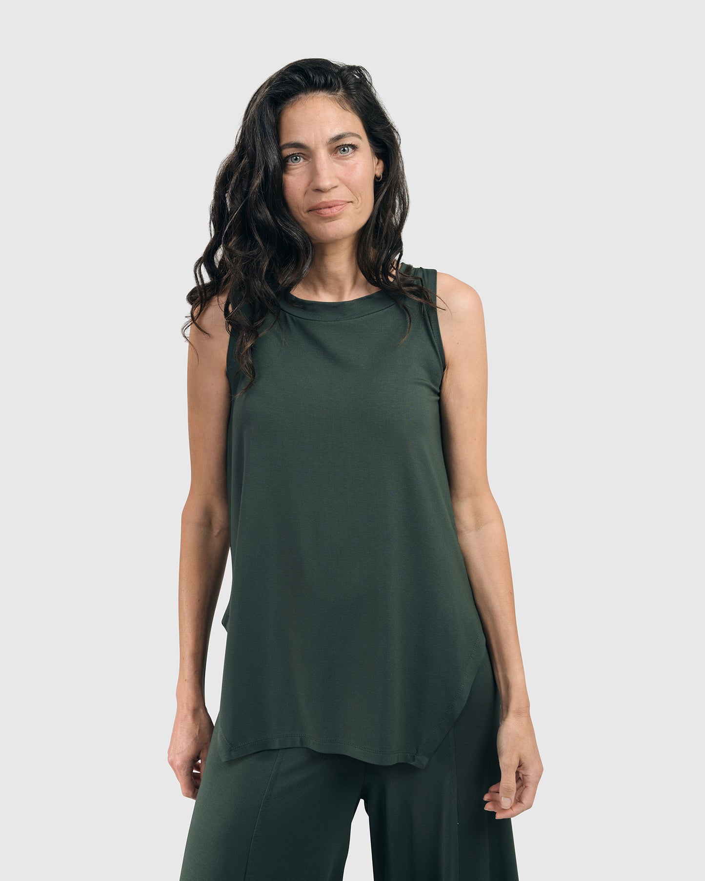 גופייה בסיסית ירוקה