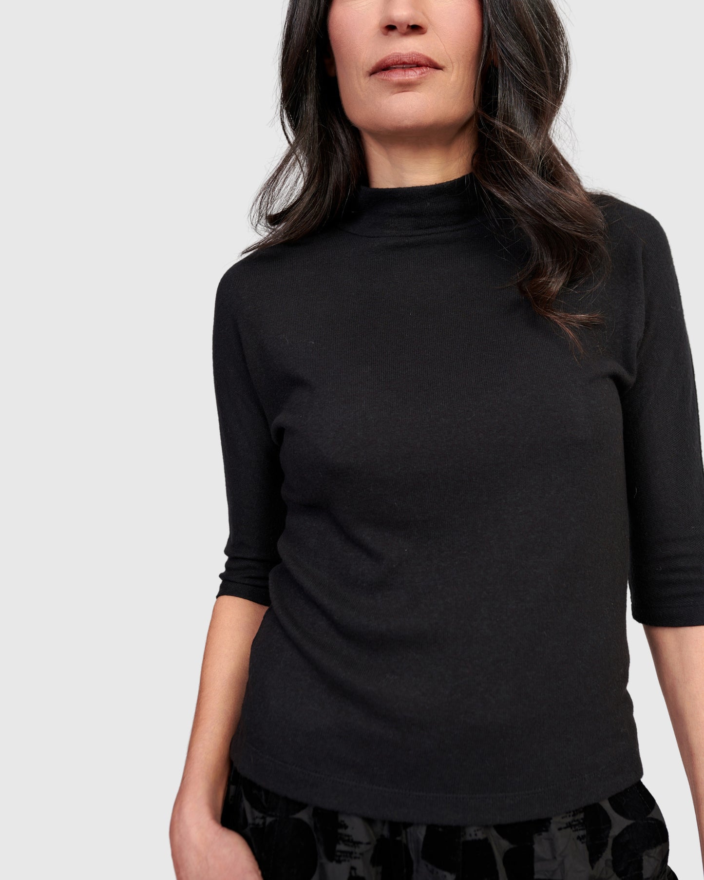 טישירט חמודה שחורה