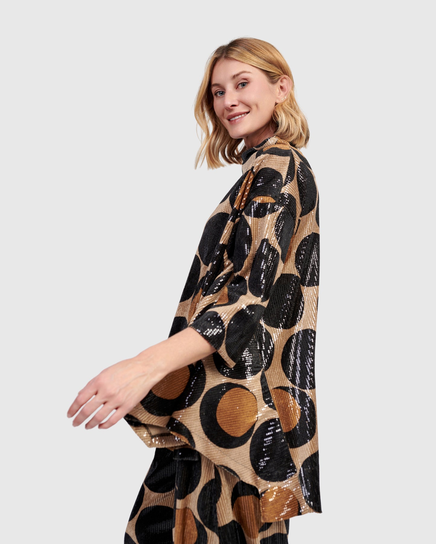 טוניקה פורצת פאייטים עיגולים