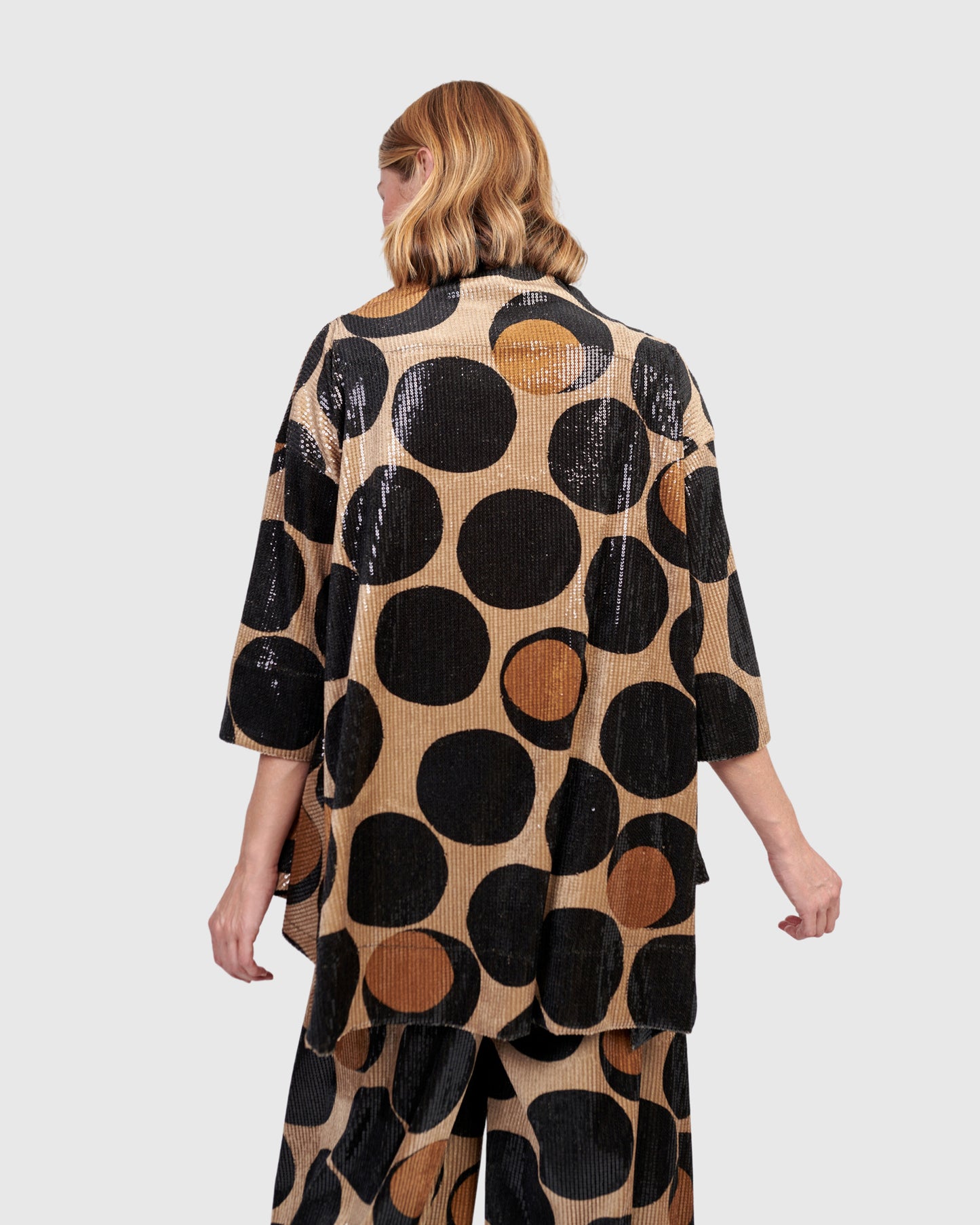 טוניקה פורצת פאייטים עיגולים