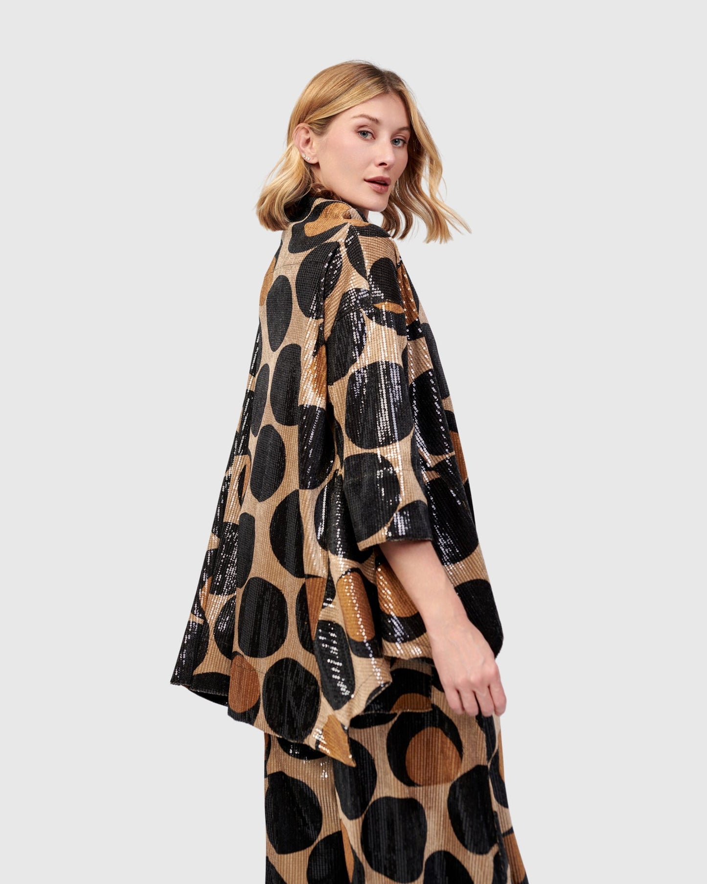 טוניקה פורצת פאייטים עיגולים