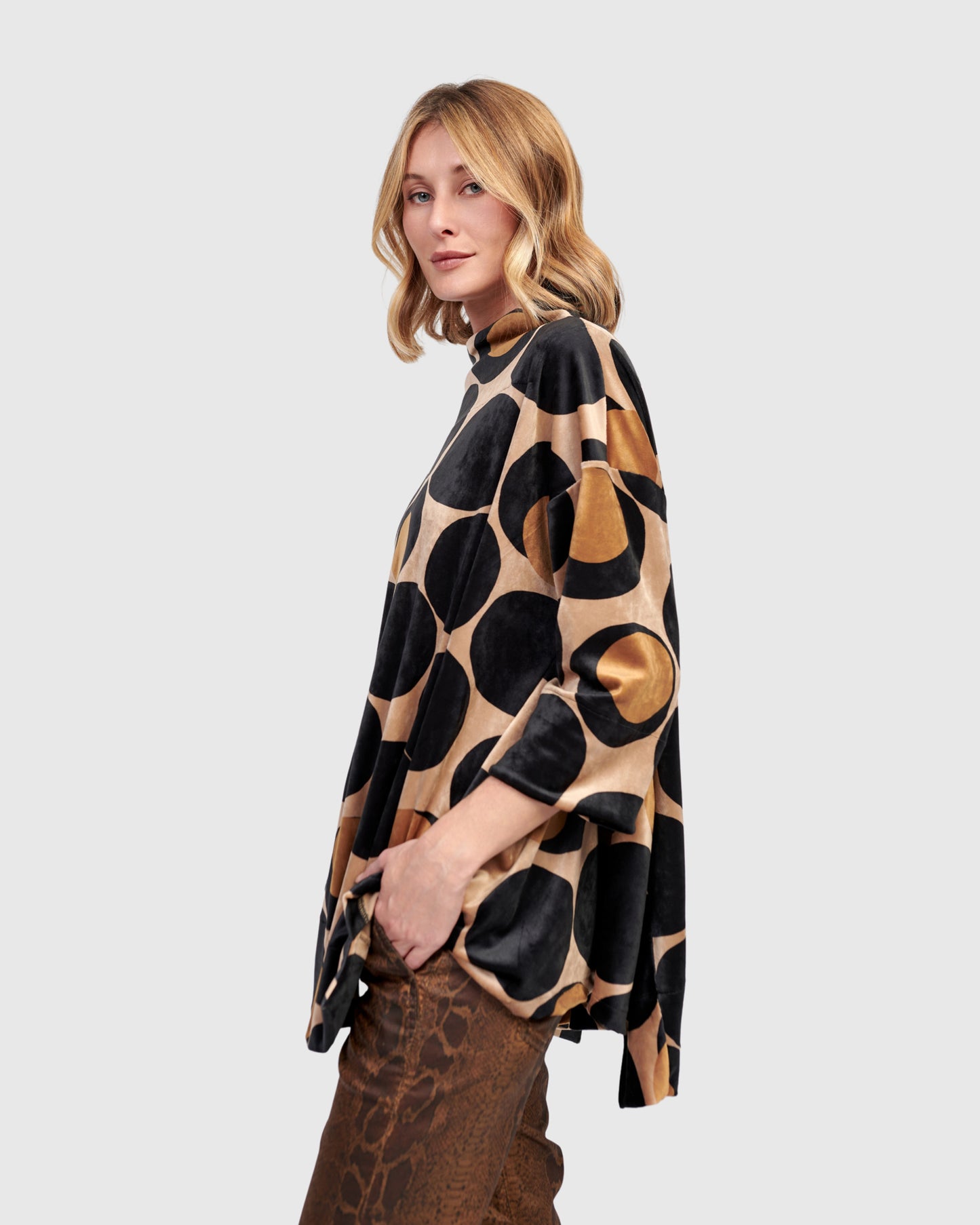 טוניקה פורצת קטיפה עיגולים