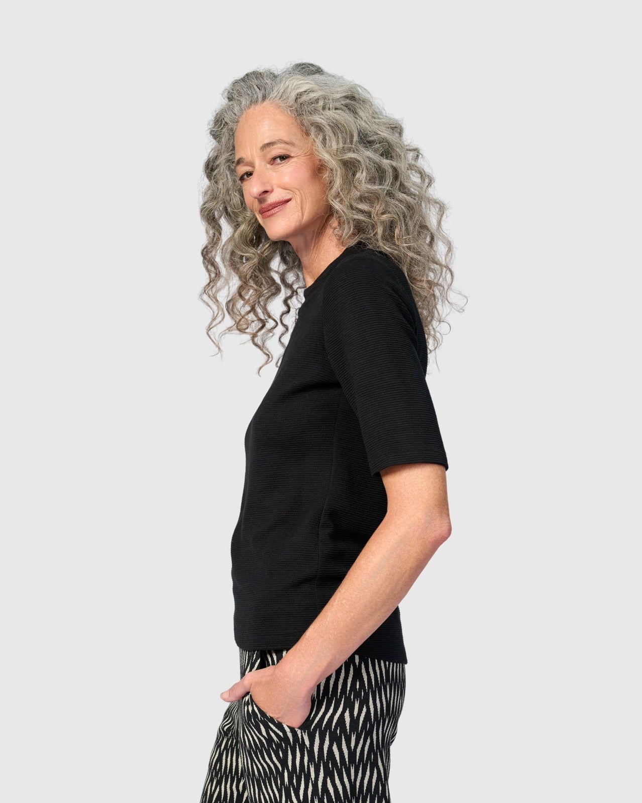 טישירט חמודה שחורה