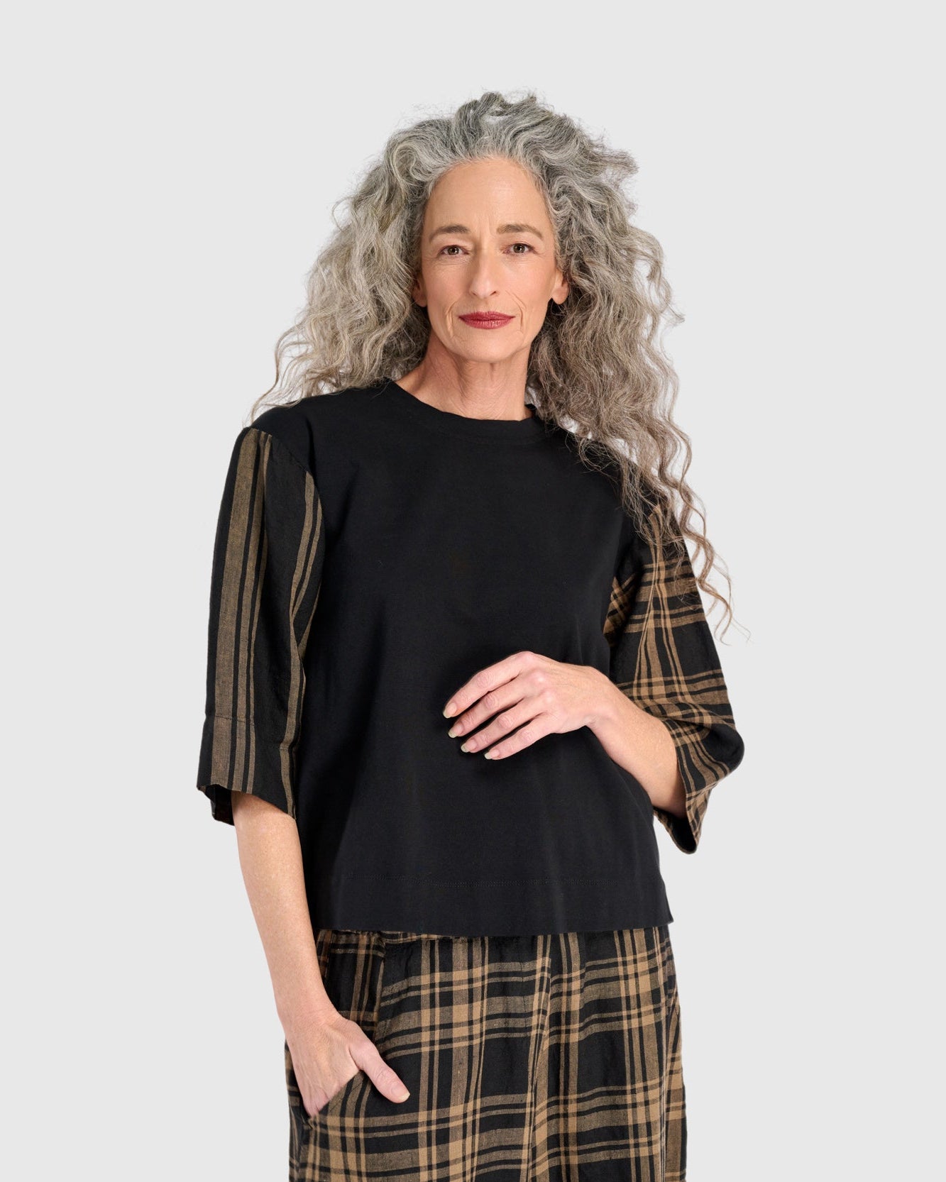 טישירט שרוול פשתן שחורה