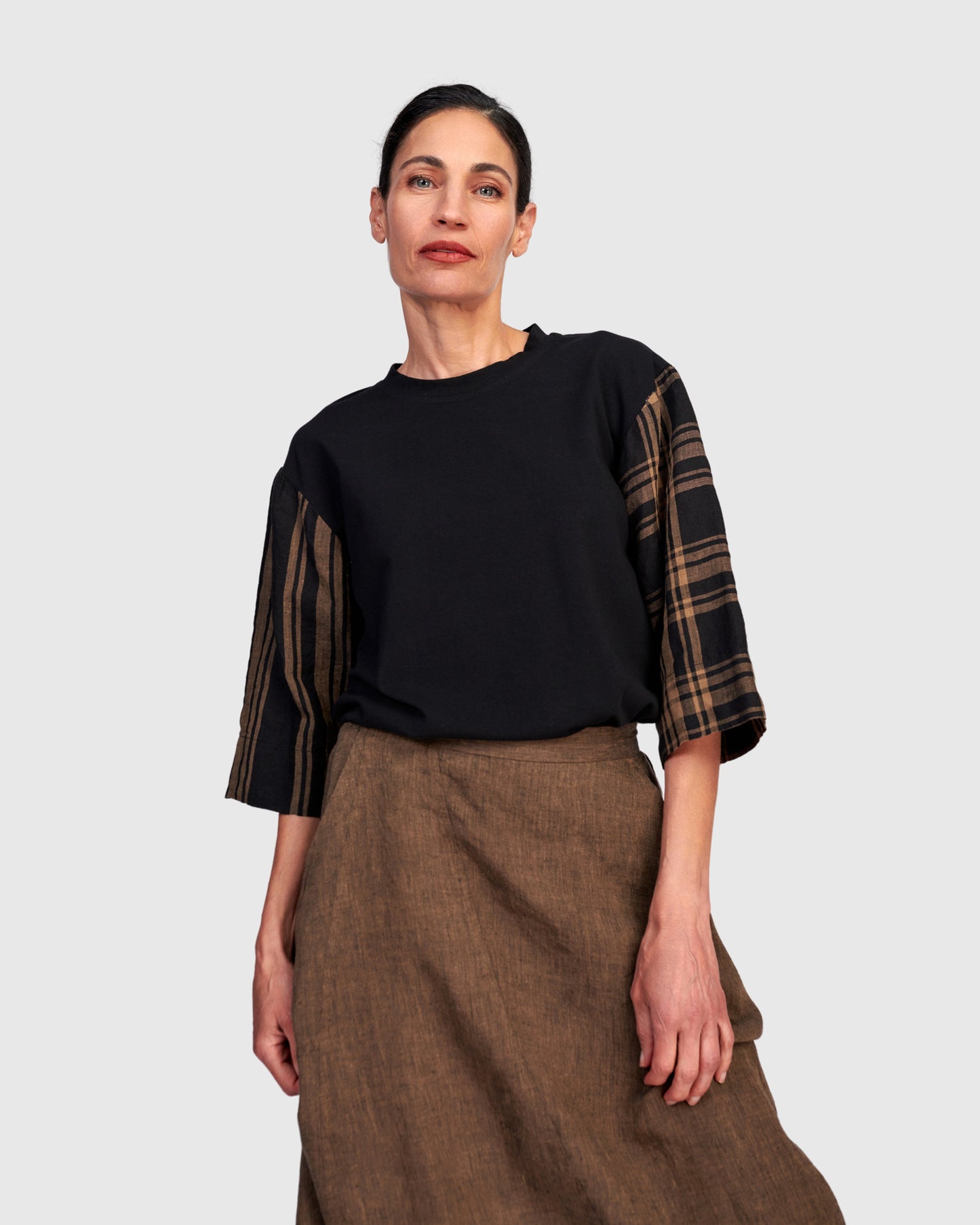 טישירט שרוול פשתן שחורה