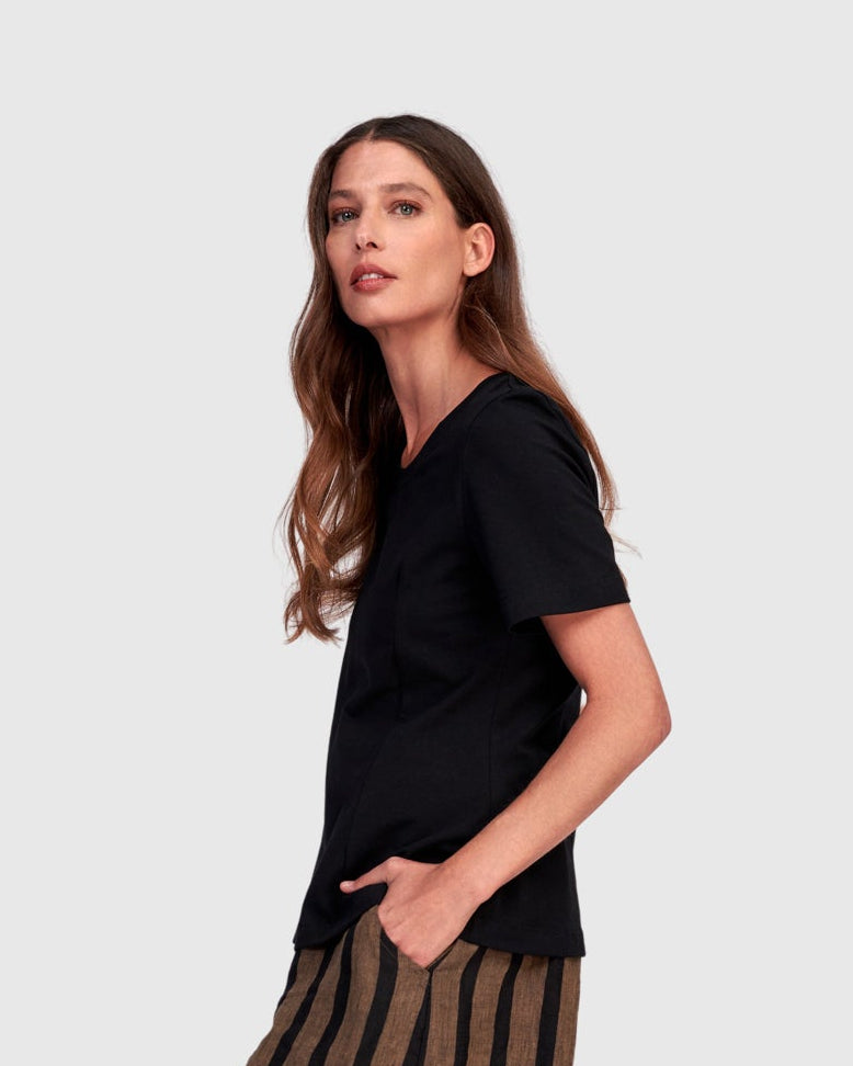 טישירט נסיכה שחורה